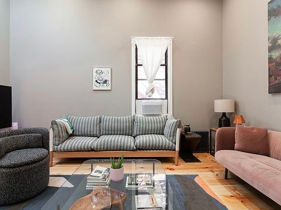 4th image of 265 Irving Ave #2