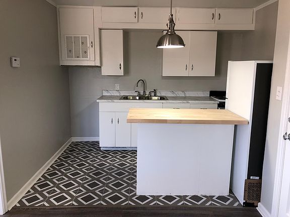 3rd image of 2914 Vickie Dr APT D