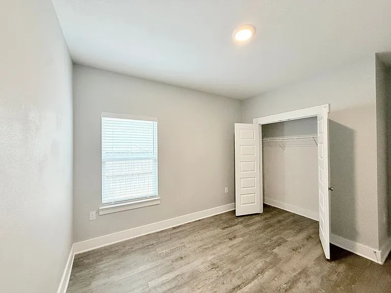 5849 Danbury Blvd — Photo 7