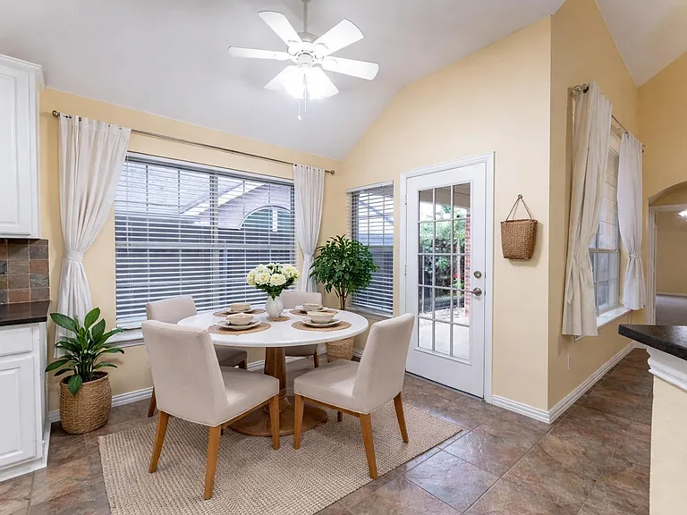672 Channel Ridge Dr — Photo 4
