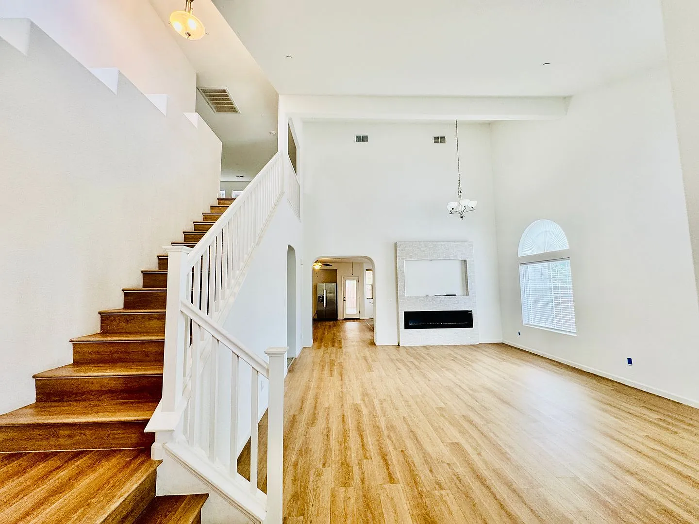 Beautifully Remodeled 5-Bedroom 4 Bath Home in Santa Nella! — Photo 2