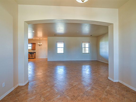 3rd image of 616 S Linden Pl