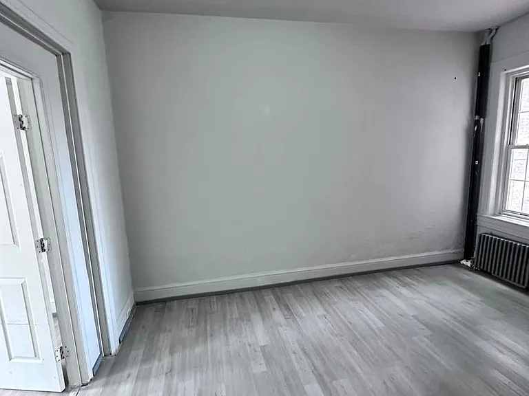 221 S Pine Street — Photo 4