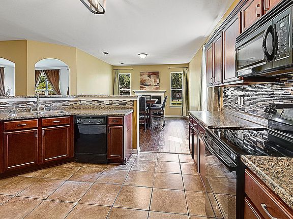 5th image of 38366 Barbados Dr