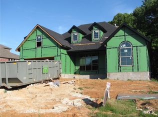 2282 Riverfront Ln, Fayetteville, AR 72703