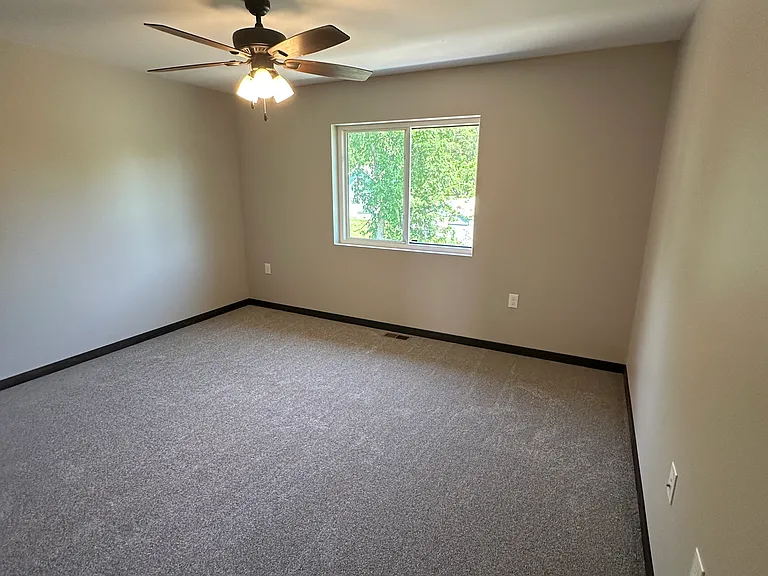 906 Olive Ave N — Photo 15