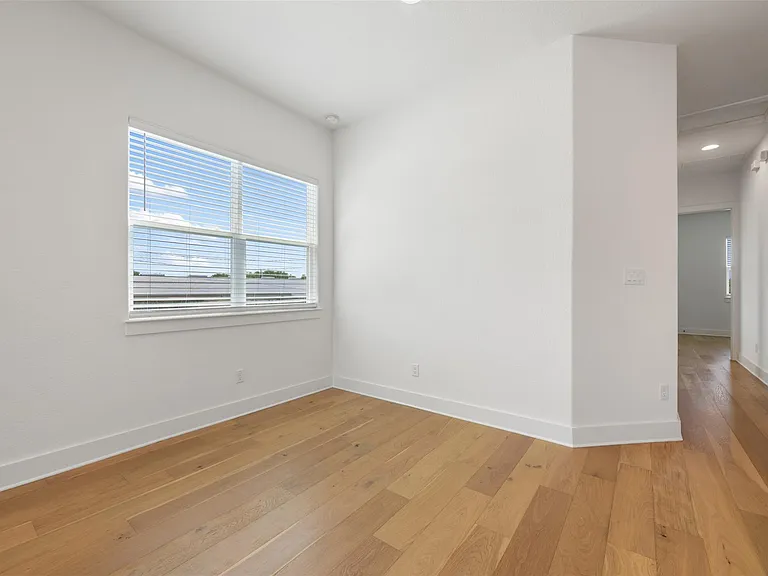 308 E 19th 1/2 St #308 — Photo 10