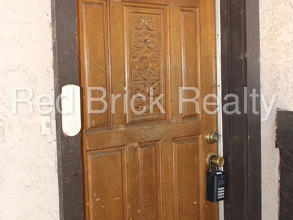 2nd image of 1927 E Hampton Ave Unit 230