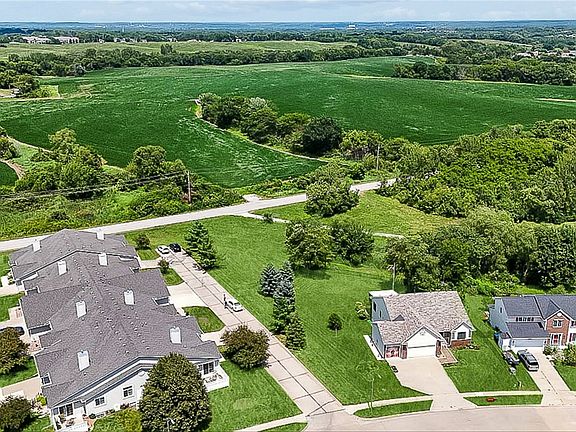 5th image of 2300 E Luster Ln #5-DES
