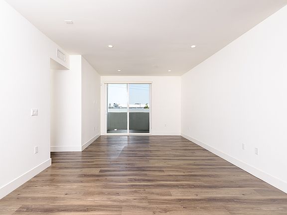 3rd image of 850 Wilcox Ave #102
