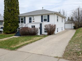 1909 N 14th St, Bismarck, ND 58501