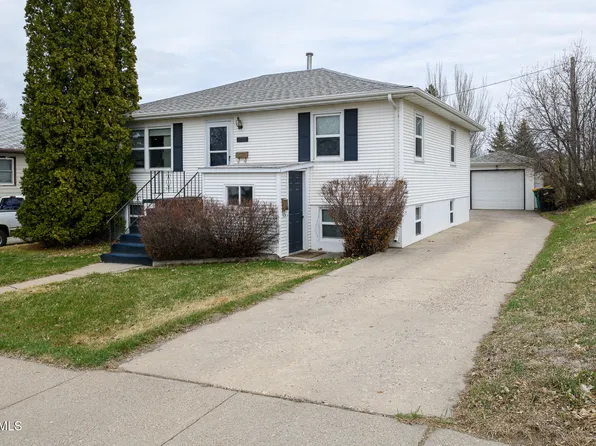 1909 N 14th St, Bismarck, ND 58501