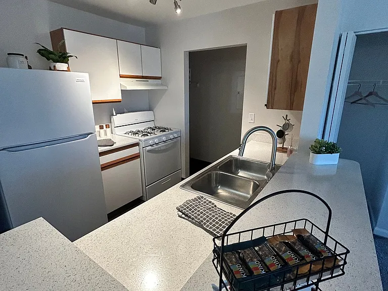 Fountain Park Apartments — Photo 25