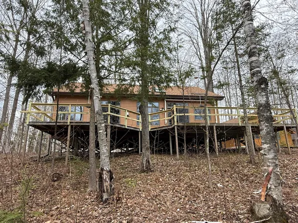 9748 Godin Cir, Cheboygan, MI 49721
