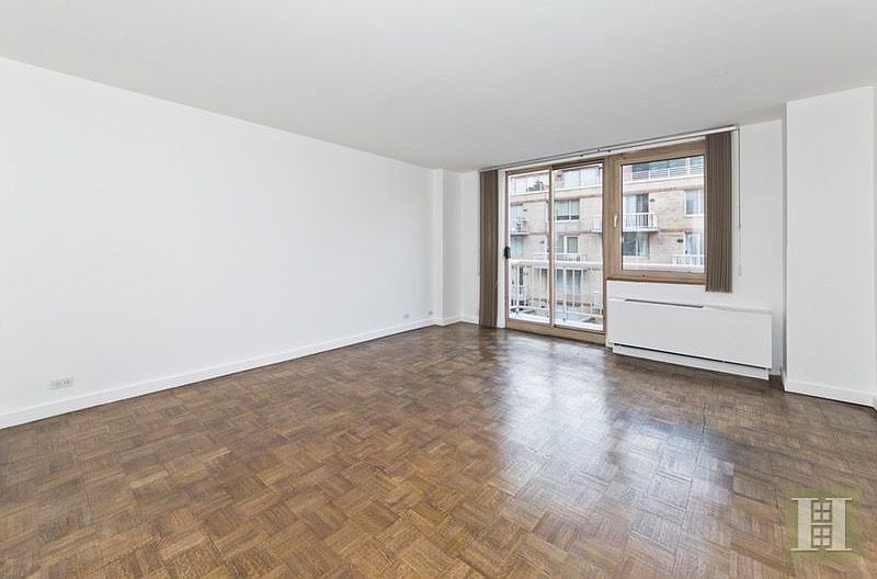 1st image of 350 W 50th St APT 4QQ