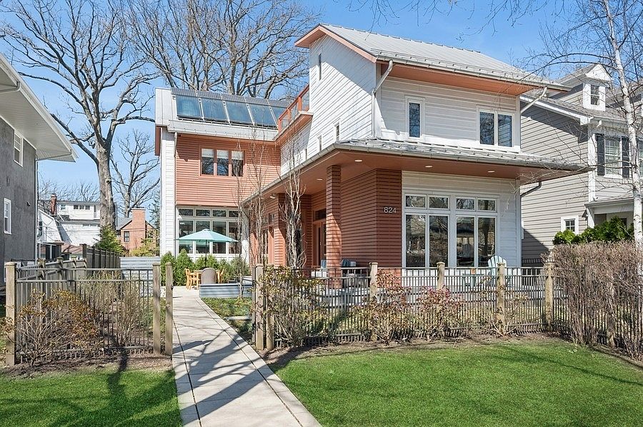 1st image of 824 Oakwood Ave