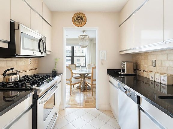 4th image of 201 E 77th St APT 9C
