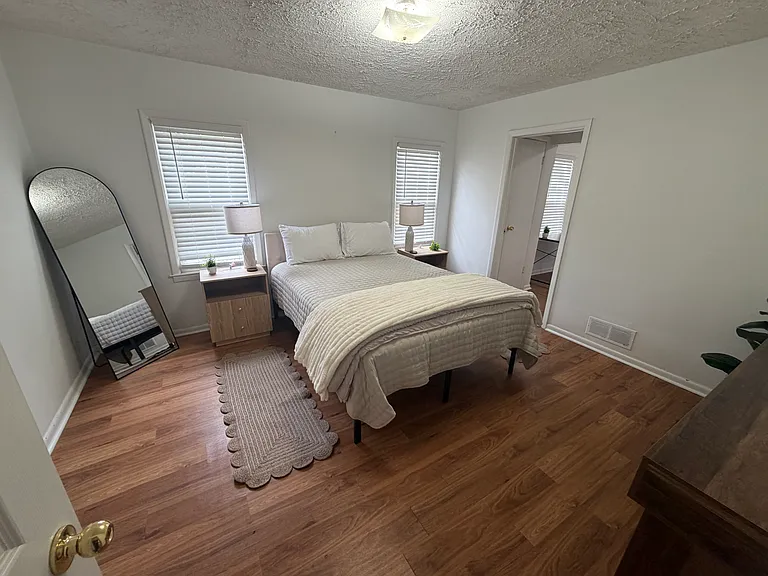 bedroom with queen bed