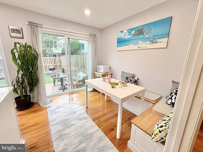 9710 Lakepointe Dr — Photo 4