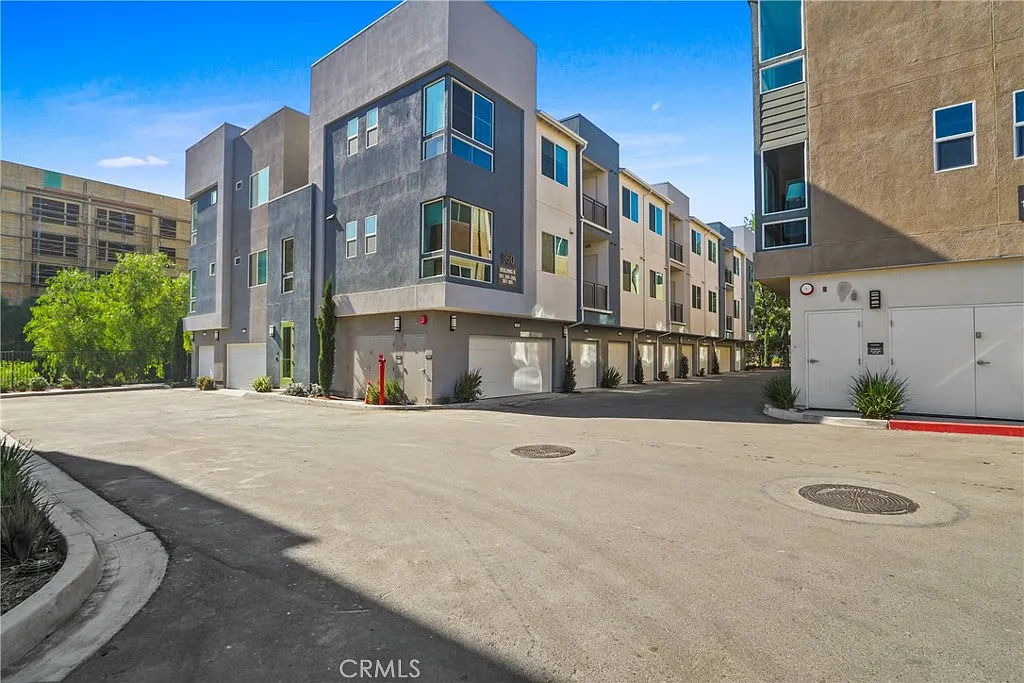 3 bed, 1459 sqft, $2,950 — Photo 1