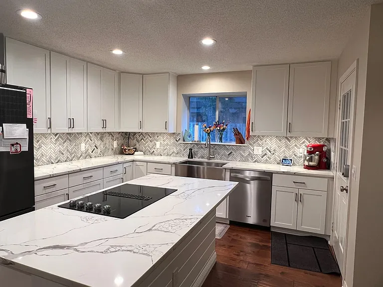 1710 Oakview Cv — Photo 2