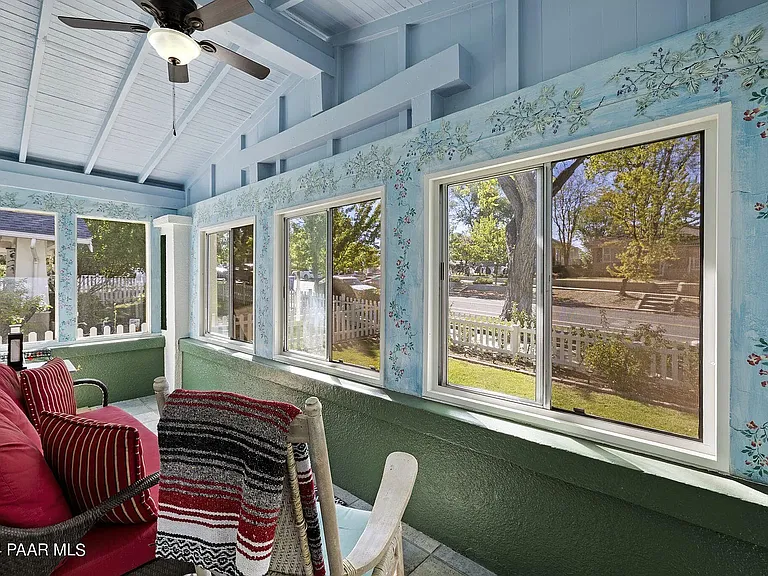 301 S Mount Vernon Ave — Photo 25