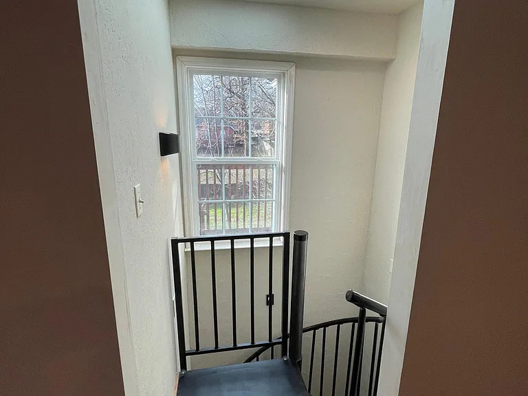 3666 Tara St — Photo 43