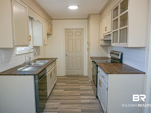 3rd image of 9316 Maplewood Dr
