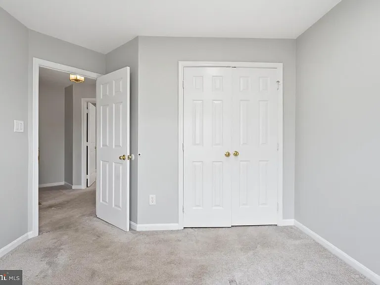 7035 Kings Manor Dr — Photo 28