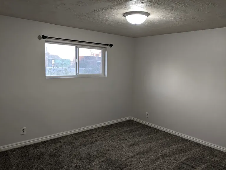 4498 S 2675 W — Photo 23