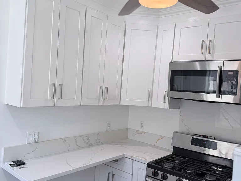 9733 Omelveny Ave — Photo 7