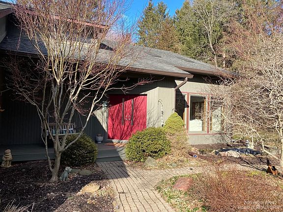 2nd image of 3702 E Pineview Dr