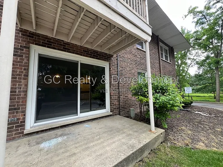 20 Simpson St #E — Photo 16