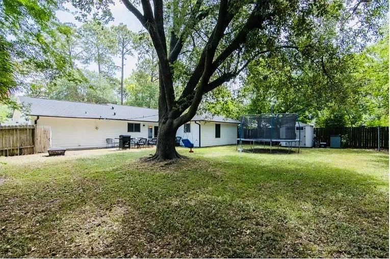 7151 Edgemoor Dr — Photo 3
