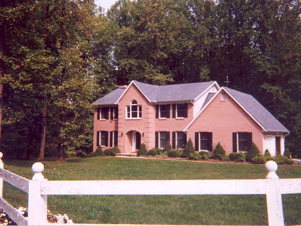2nd image of 2 Turnberry Ct