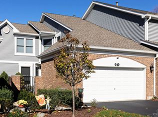 919 Heathrow Ln, Naperville, IL 60540