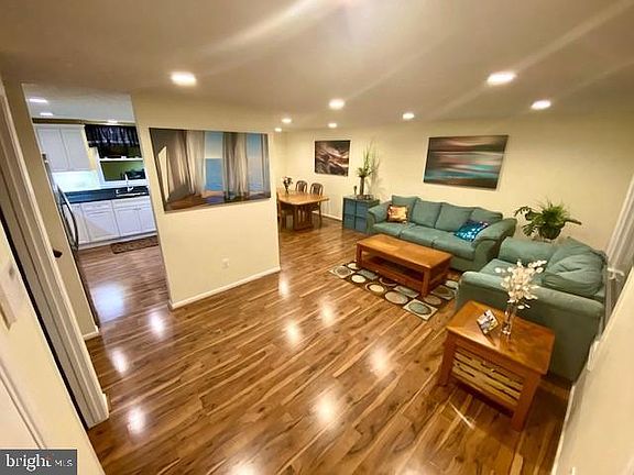 3rd image of 7647 Summerhill Ct