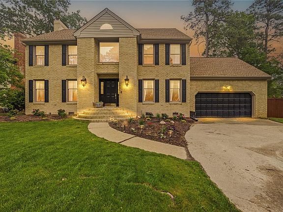 2nd image of 913 Montebello Cir
