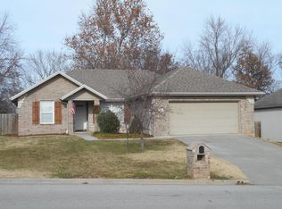 111 W Twin Oak Dr, Nixa, MO 65714