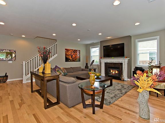3rd image of 1701 NE Falls Dr