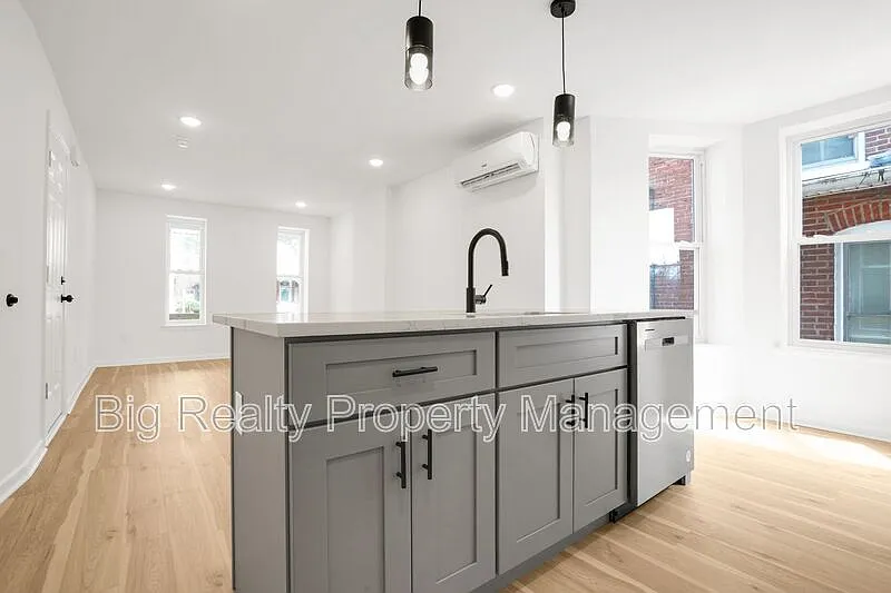 1 bed, 1.0 bath, $1,695 — Photo 4