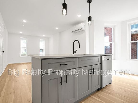4th image of 228 Bridge St APT 1