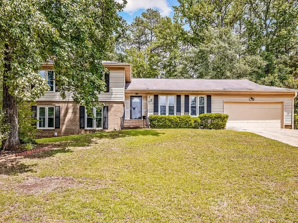 221 Waxhaw Dr, Fayetteville, NC 28314