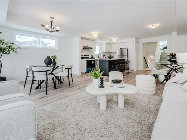 15 Stauffer Woods Trl #A4, Kitchener, ON N2P 0K7