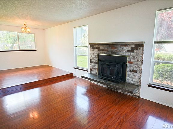 3rd image of 1612 17th Ct SE