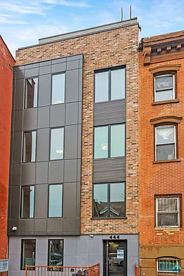 Rented by EXR | media 7