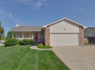 1836 N Wolfberry Ct, Andover, KS 67002
