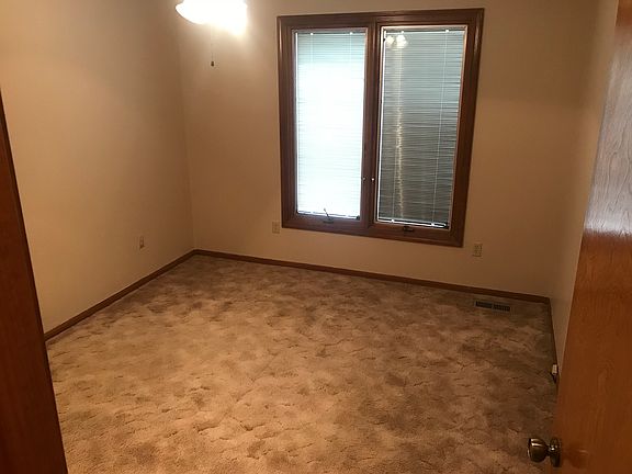 5th image of 412 NW Manor Dr