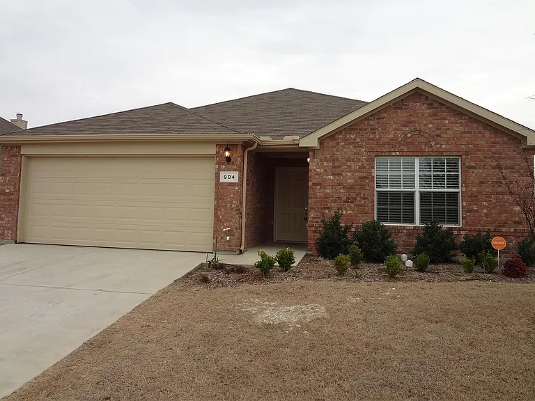 904 Mazatlan Ct — Photo 1