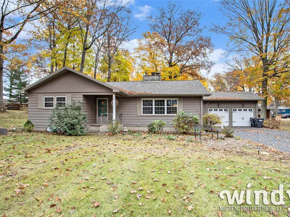 4756 Woodland Ct, Coloma, MI 49038